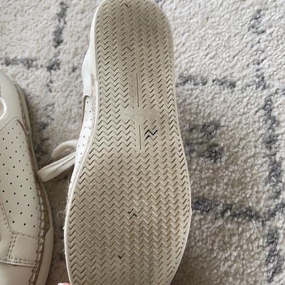 Dolce Vita Sneaker - Picture 8 of 10